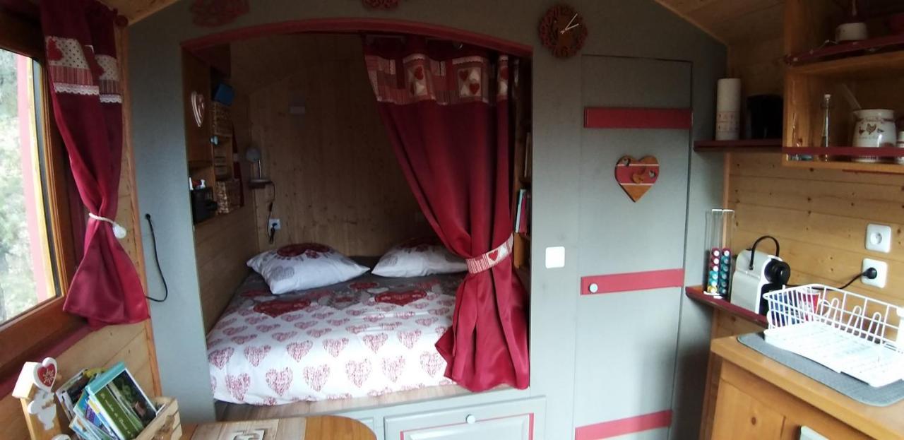 Roulotte Romantique Chauffee En Cevennes Monteils  Buitenkant foto